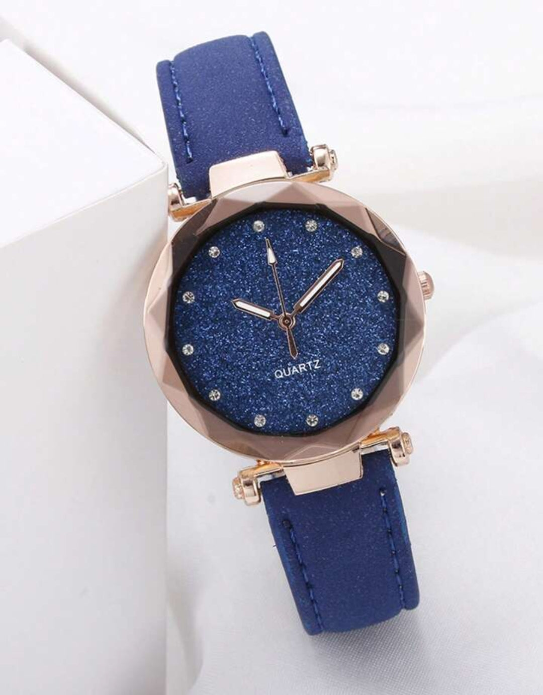 Montre Quartz à pointeur rond avec strass